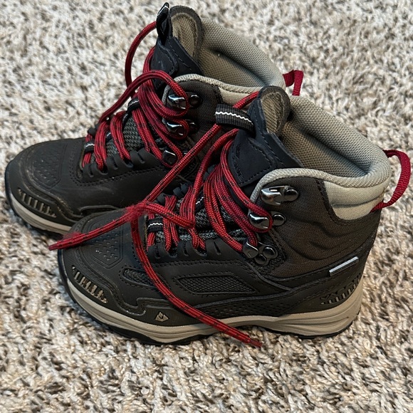Vasque Kids Black and Gray Boots with Red Laces - Picture 2 of 6